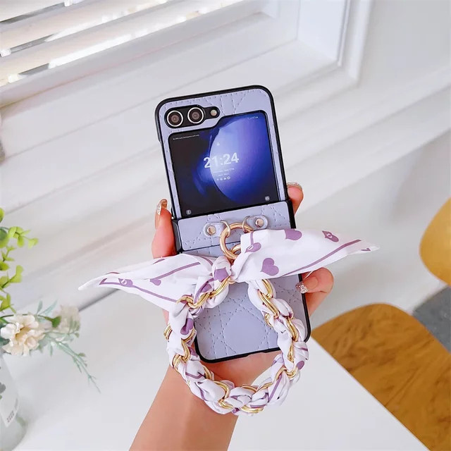 Handschlaufe Kette Handyhülle aus Seide und PU Leder für Samsung Galaxy Z Flip 6 5 4 3 5G in Schwarz - Bild 1