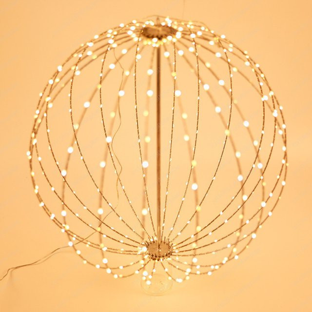 Moderne LED-Leuchtkugel in Gold/Messing mit warmweißem Licht für Terrasse und Dekoration - Bild 1