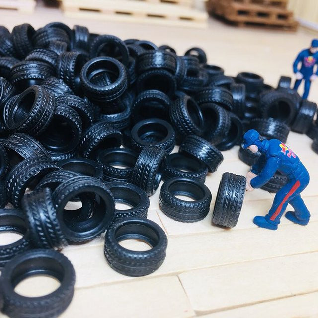 JETTING Reifenhüllen für Automodelle, 1:64, 20-teiliges Set - Bild 1