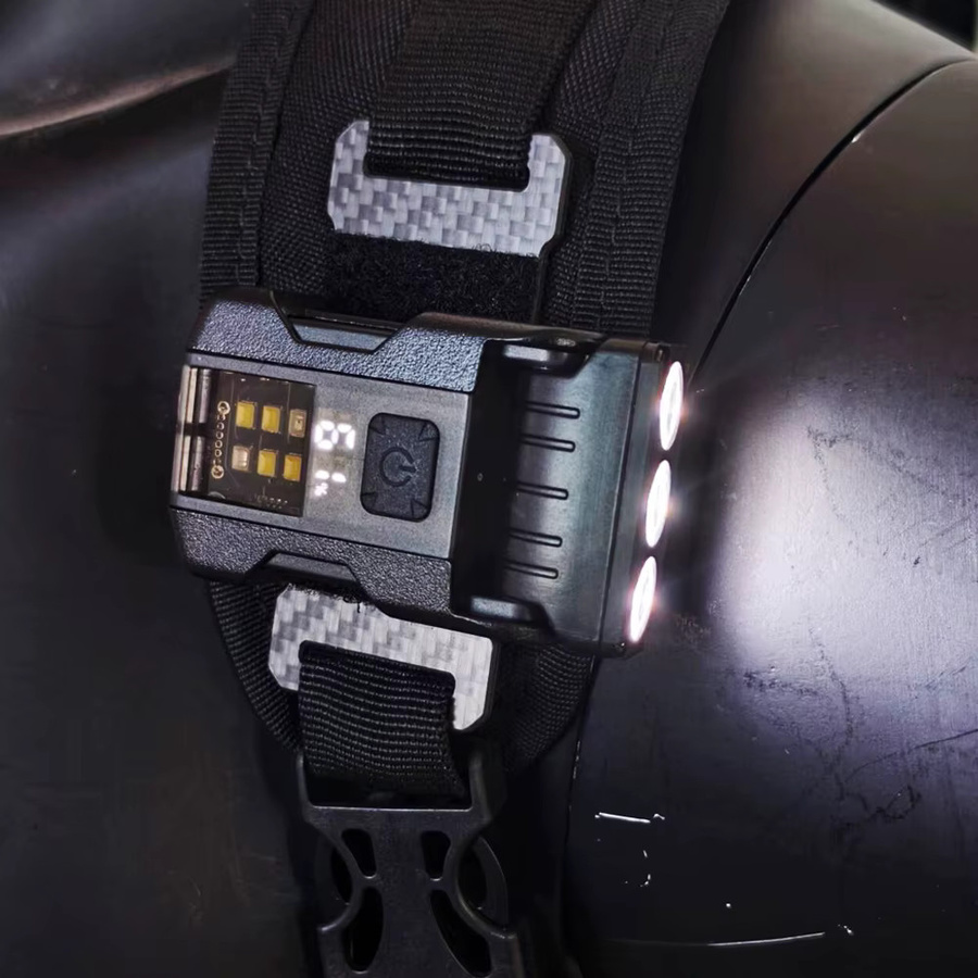 VULPO Taktische EDC Mini Taschenlampe mit COB-Licht in Schwarz für Molle-Systeme und Rucksackgurte - Bild 2