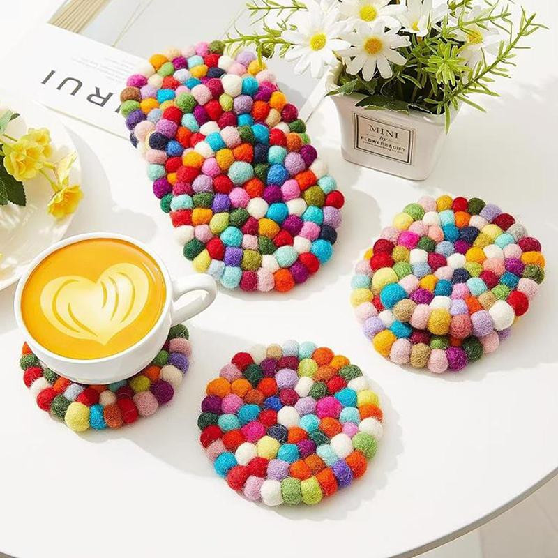 Bunte runde Filzkugel-Untersetzer aus Wollfilz von Mommy Baby, Set aus handgemachten Tassenunterlagen, Multicolor - Bild 2
