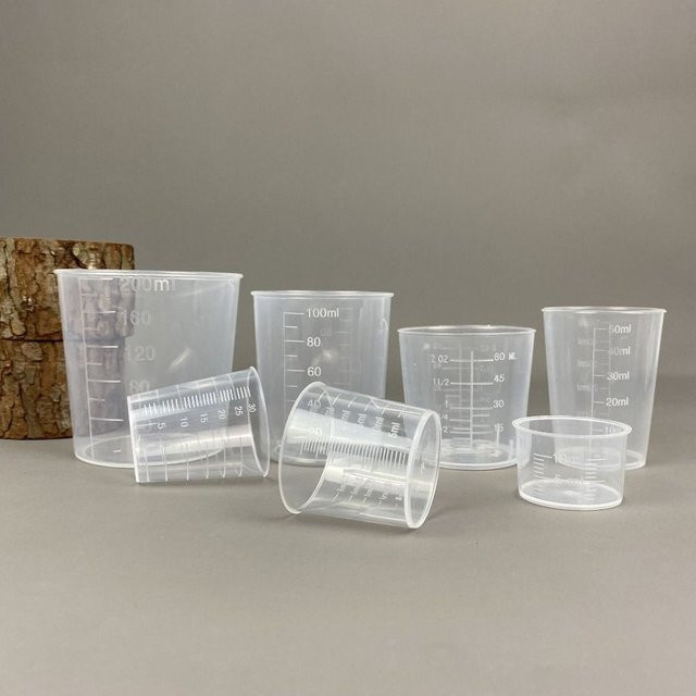 Transparente Messbecher aus Kunststoff mit Skala für Labor und Küche in 30 ml, 50 ml und 100 ml - Bild 1