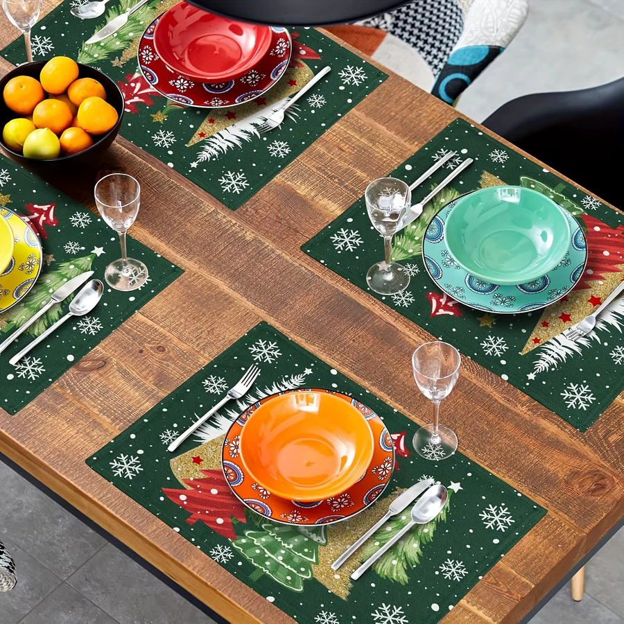 VIKAMA 4-teiliges Weihnachtsbaum Tischset mit Schneeflocken-Design und Goldrand in Grün und Gold - Bild 2