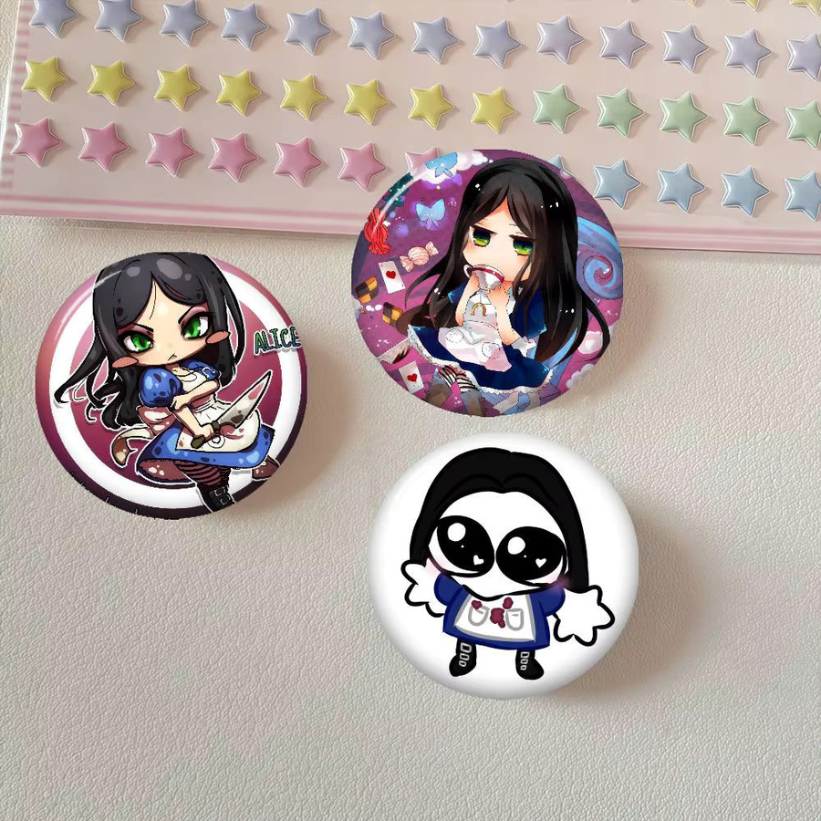 Kayou Alice Madness Returns Button-Pins aus Metall in Weiß und Multicolour, runde Abzeichen in 32 mm und 44 mm Durchmesser - Bild 2