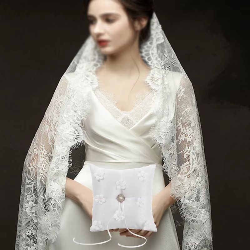 Elegantes Eheringkissen von TRUE LOVE GIFT aus weißer Spitze mit Schleife für Hochzeiten und Events - Bild 2