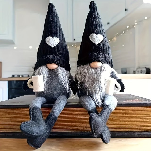 Kaffeezwerg-Plüschpuppe in Schwarz als gestrickte Weihnachtsdekoration im Landhausstil für deine Kaffeebar oder Küche - Bild 1