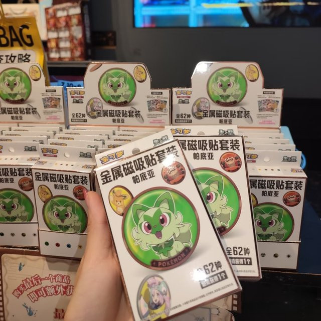 Bandai Pokémon Paldea-Form Kühlschrankmagnet-Abzeichen, Metall, Bunt / Mehrfarbig - Bild 1