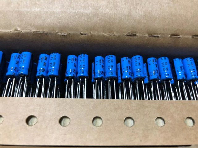 XIASONGXIN LIGHT Elektrolytkondensator New Holland BC Standard 037 Serie 1uF/100V Blau - Bild 1