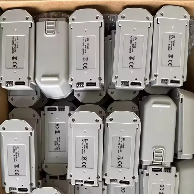 Original Ersatz Akku mit Ladegerät für H135 MINI Quadcopter, 3,7V, 1800mAh - Bild 2
