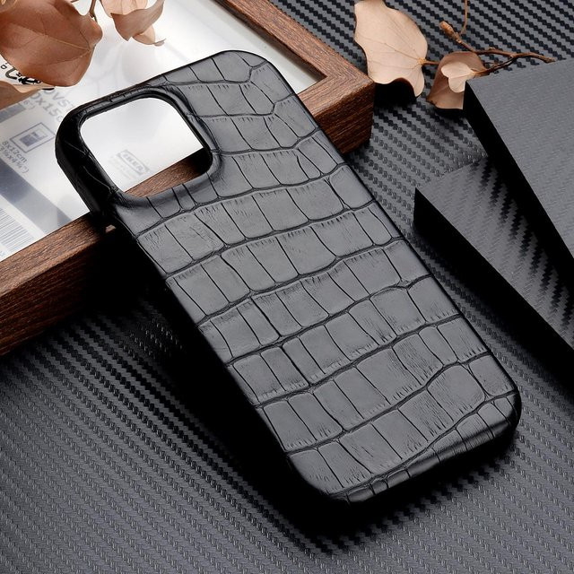 Stoßfeste iPhone Hülle mit Krokodilnarbenleder und Wildlederfutter von TONJUSA S in Schwarz - Bild 1