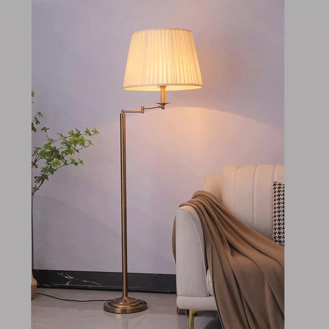 Ynhaw Retro Stehlampe aus Metall in Gold/Messing mit weißem Stoffschirm, verstellbare Design-Stehleuchte für Wohnzimmer und Schlafzimmer - Bild 1
