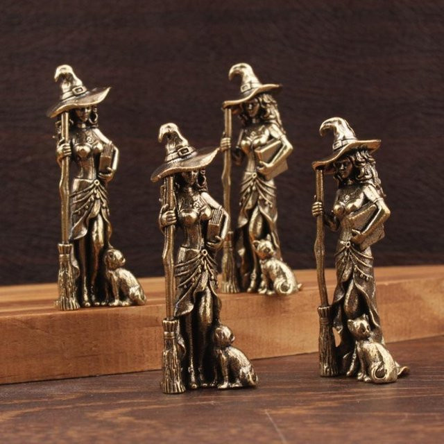 HOEXE Handgefertigte Mond-und-Hexen-Figur aus Metall in Gold als dekorative Skulptur für Halloween und thematische Innenräume - Bild 1