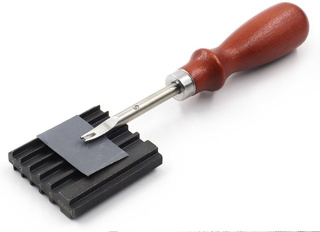 Doppelseitiges Lederwerkzeug aus gehärtetem Stahl zum Schärfen, Schneiden und Kantenbearbeiten für dein Lederhandwerk - Bild 1