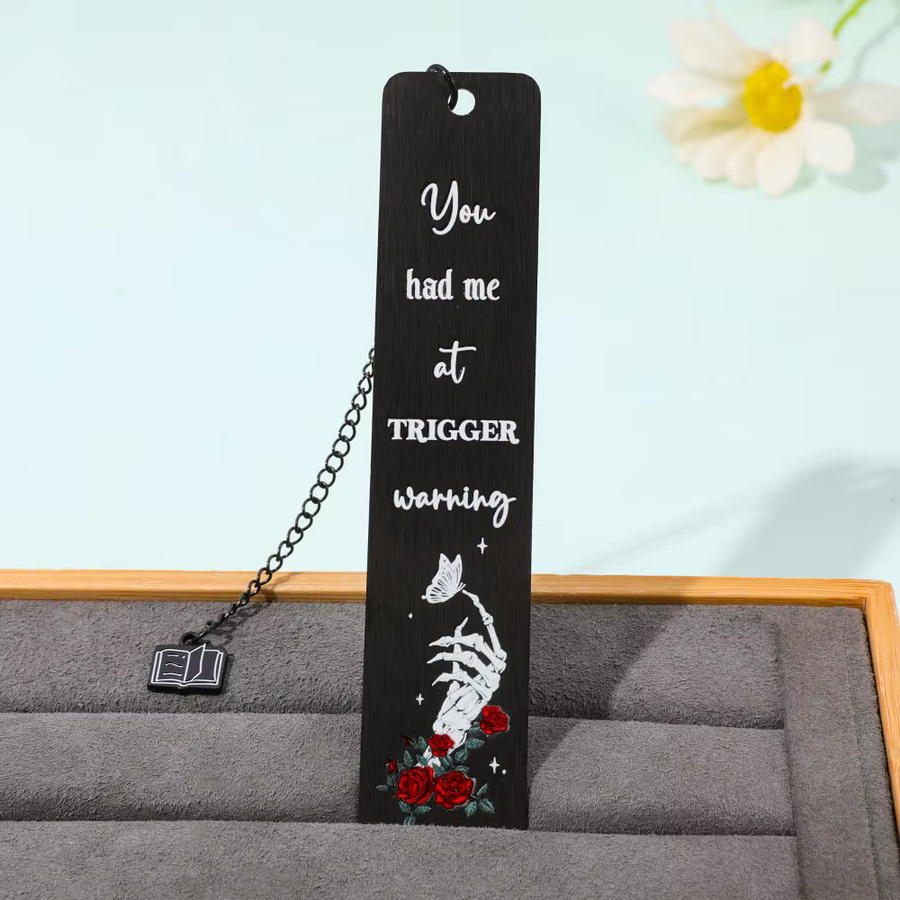 Metall Lesezeichen XOXO in Schwarz mit Buchanhänger als Geschenk für Frauen und Studenten - Bild 2