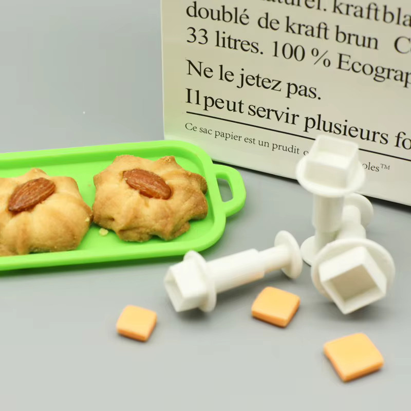 12er Set Cookie Cutter aus Kunststoff in Weiß mit geometrischen Formen wie Herz, Quadrat, Pentagramm und Kreis für deine Küche - Bild 3
