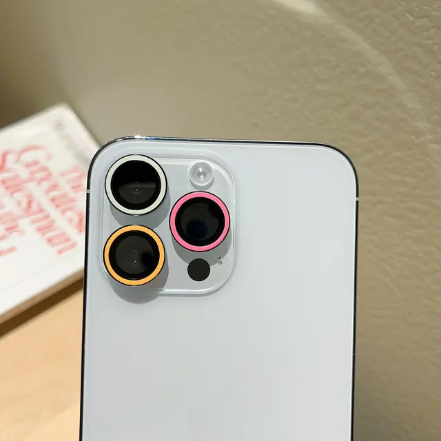 2-3 Stück Leuchtende Keramik Kamera Schutzfolie für iPhone 15 14 13 12 11 Pro Max Plus Mini Objektiv Ring Glas Kappe in Blau, Pink, Orange und Multicolour - Bild 1