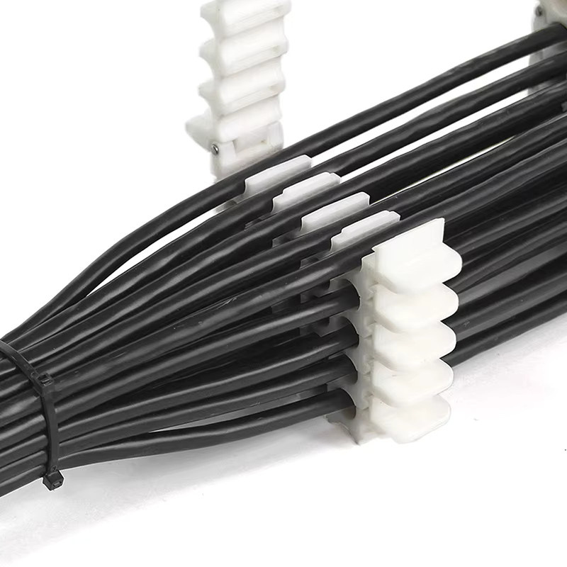 JETTING Kabelbündelkamm in Weiß für Rechenzentren und Serverräume zur Organisation von Cat5, Cat6 und Cat7 Netzwerkkabeln - Bild 1