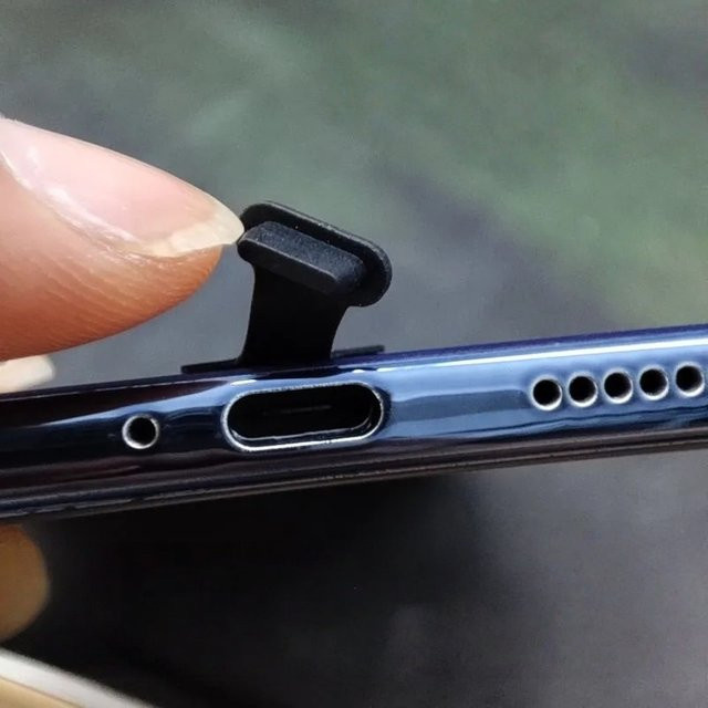 Staubschutzstecker für USB Typ-C Ladeanschlüsse in Schwarz für Apple iPhone Samsung und Xiaomi - Bild 1