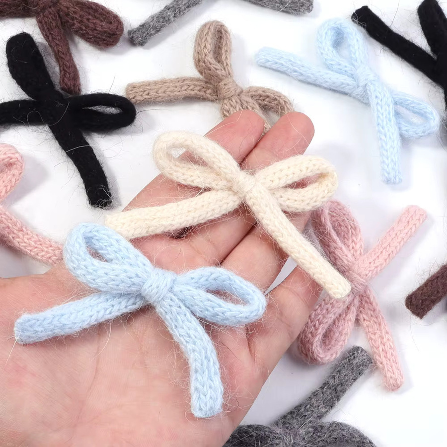 6er Set handgemachte Schleifen aus Baumwolle und Plüsch in Bunt, Gestrickte Blumen-Bowknots für Bastelarbeiten und Geschenke, B/H: 5 x 7 cm - Bild 2