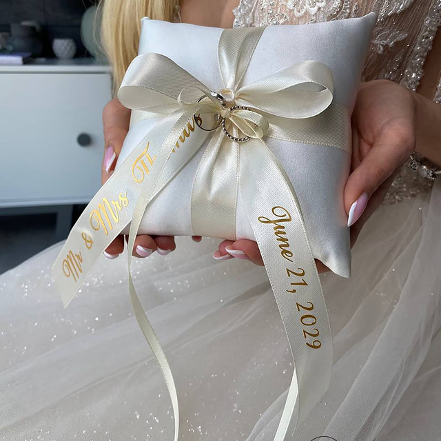 Personalisiertes Ehering-Kissen von HGDTFF in Weiß, quadratisch für Hochzeit und Verlobung - Bild 1