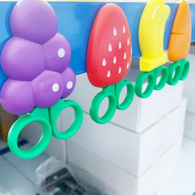 Magnetische Obstschere für Kinder von Love Home Garden aus Edelstahl in Multicolour mit Sicherheitskappe zum Basteln und DIY - Bild 2