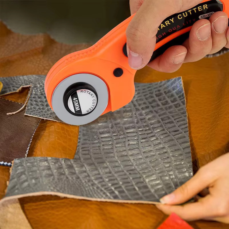 Ergonomischer Rotary Stoff Cutter 45mm in Orange für Nähen, Quilten und DIY-Projekte - Bild 4