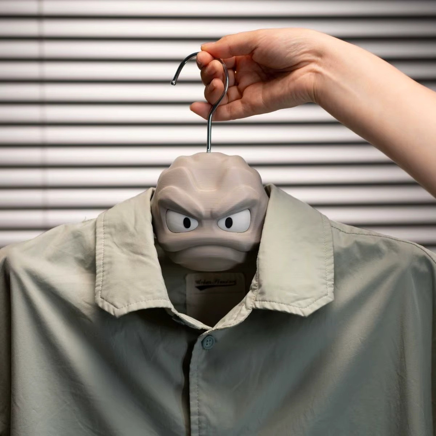 Bandai Pokemon Geodude Kleiderbügel aus Kunststoff in Grau mit Anti-Slip-Funktion - Bild 1
