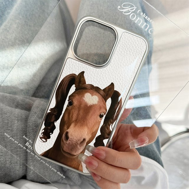 AIR PLUS Handyhülle mit Pferdeschwanz-Design und Lederstruktur für iPhone 11 bis 16 Pro Max, sturzsicher - Bild 1