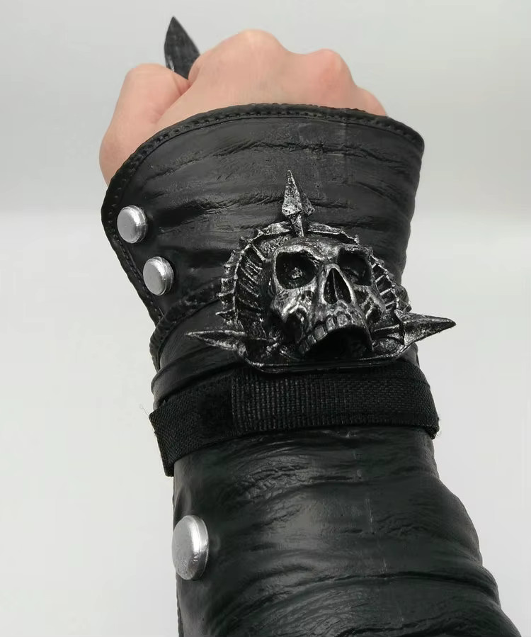 COSNYC Assassin's Creed Hidden Blade Sleeve Schwertfigur, Schwarz - Bild 3