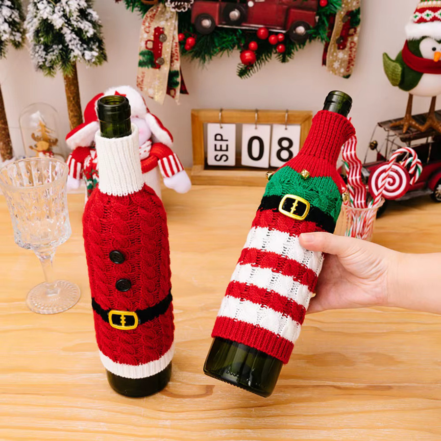 WakaParty Weihnachtliche Weinflaschenhülle mit Weihnachtsmann Motiv in Rot, gestrickte Weinflaschentasche aus Textil zur Tischdekoration - Bild 4