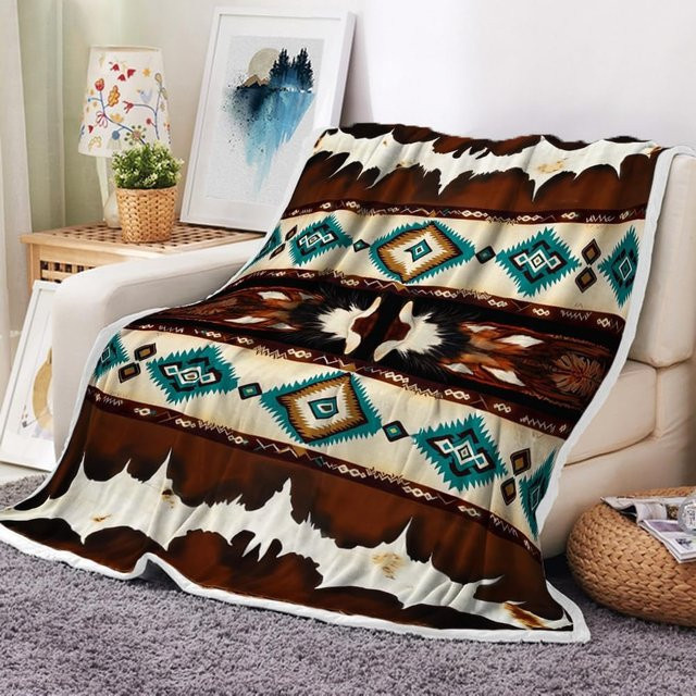 JMG Household Supplies Kuhfell-Kuscheldecke im Boho-Stil, braune Flanell-Fleece-Decke mit Aztec-Muster, B/B: 150 x 200 cm - Bild 1