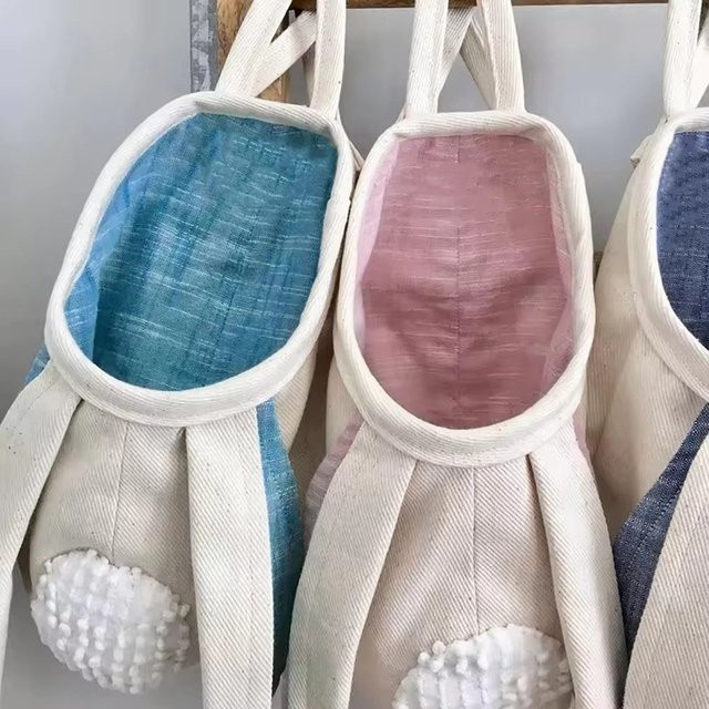 Blaue Samt-Geschenktüte Osterhase mit Kordelzug für Schokolade und Süßigkeiten - Bild 1