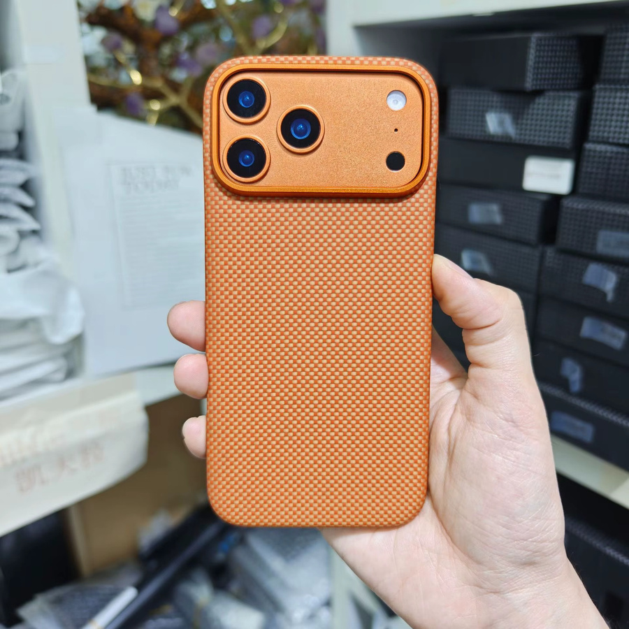 Ultradünne magnetische Handyhülle aus echtem Aramid-Kohlefaser für iPhone 17 Pro Max in Orange mit MagSafe Wireless Charge Schutzhülle - Bild 4