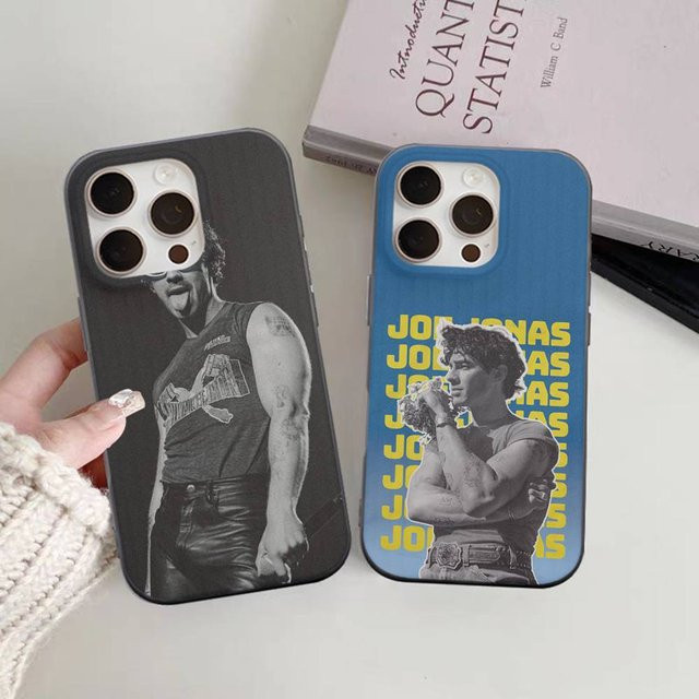 Joe Jonas Handyhülle für iPhone 17 16 15 14 13 12 11 mit geriffeltem mattiertem Design und rutschfestem Griff - Bild 1