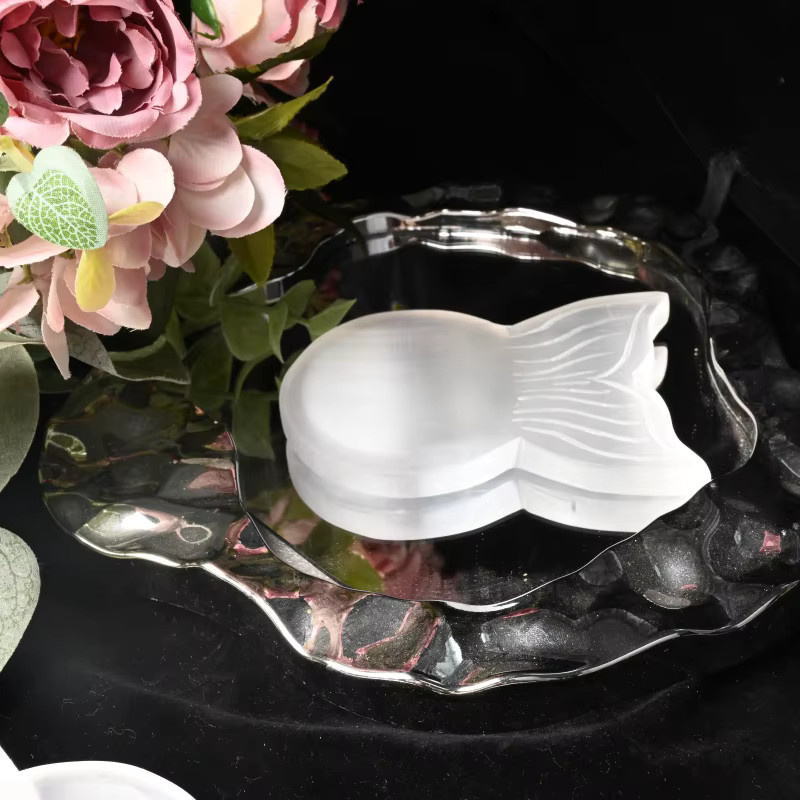 CrystalHola Selenit-Schale in Fischschwanzform, natürlicher Dekostein in Weiß - Bild 4