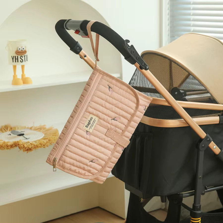 Gesteppte Tulpen-Wickelunterlage für Babys, tragbare und wasserdichte Reise-Wickelmatte inklusive Aufbewahrungsbeutel - Bild 2