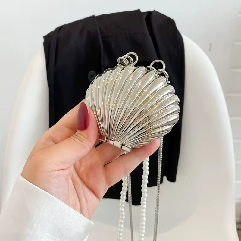 Gürteltasche mit Perlenkette, Damen - Bild 4