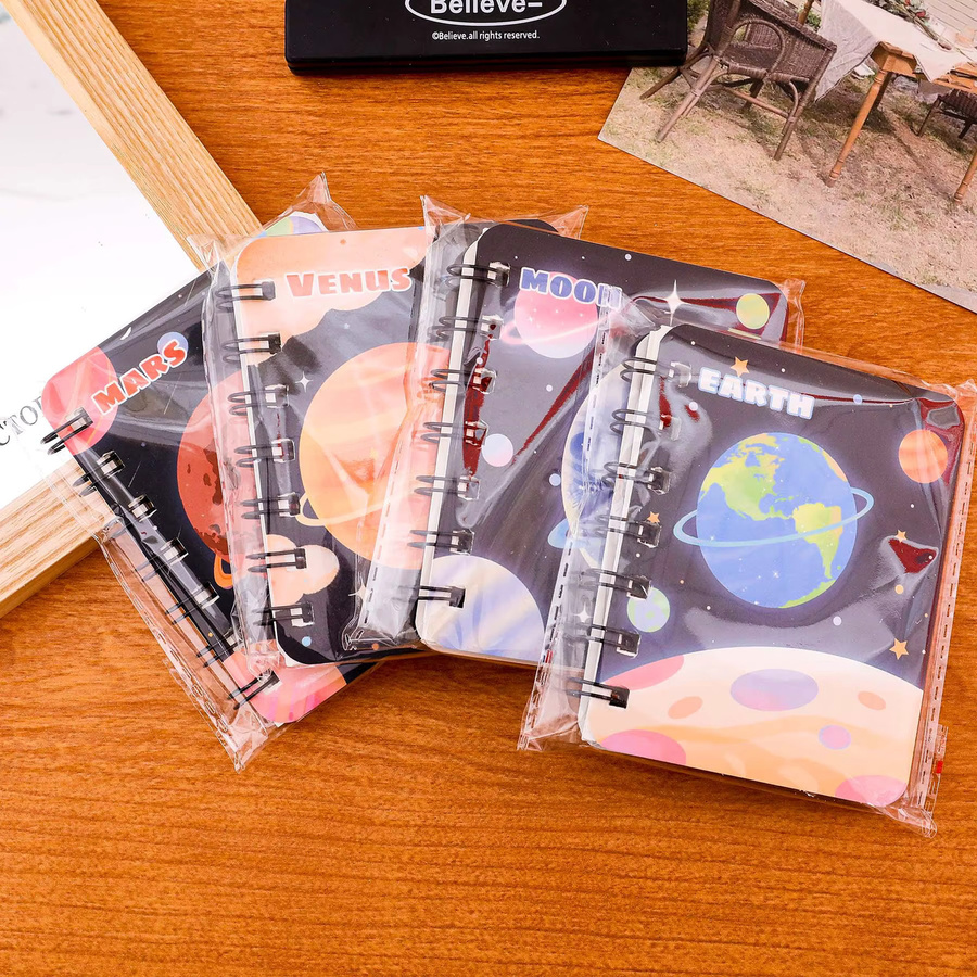 A7 Spiral-Notizbuch mit Planeten-Motiv, Blanko Softcover in Multicolour für Schule und Studium - Bild 2