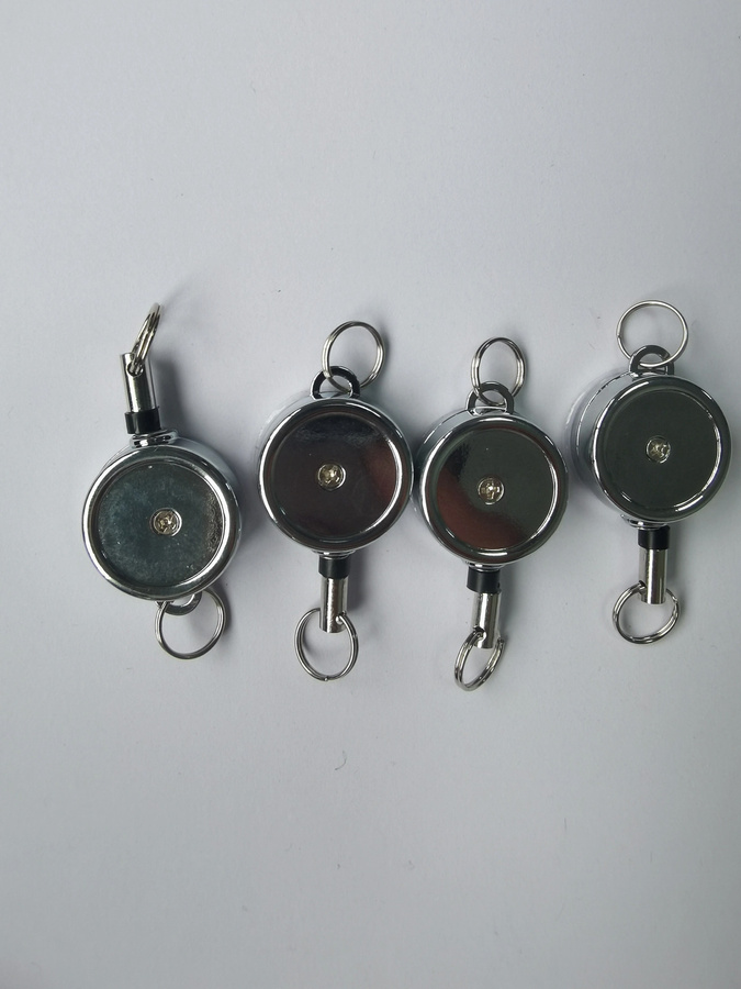 Einziehbarer Schlüsselanhänger mit Rückzugmechanismus und Schlüsselring aus Metall als Anti-Verlust-Ausweishalter und diebstahlsicherer Kettenorganizer - Bild 3