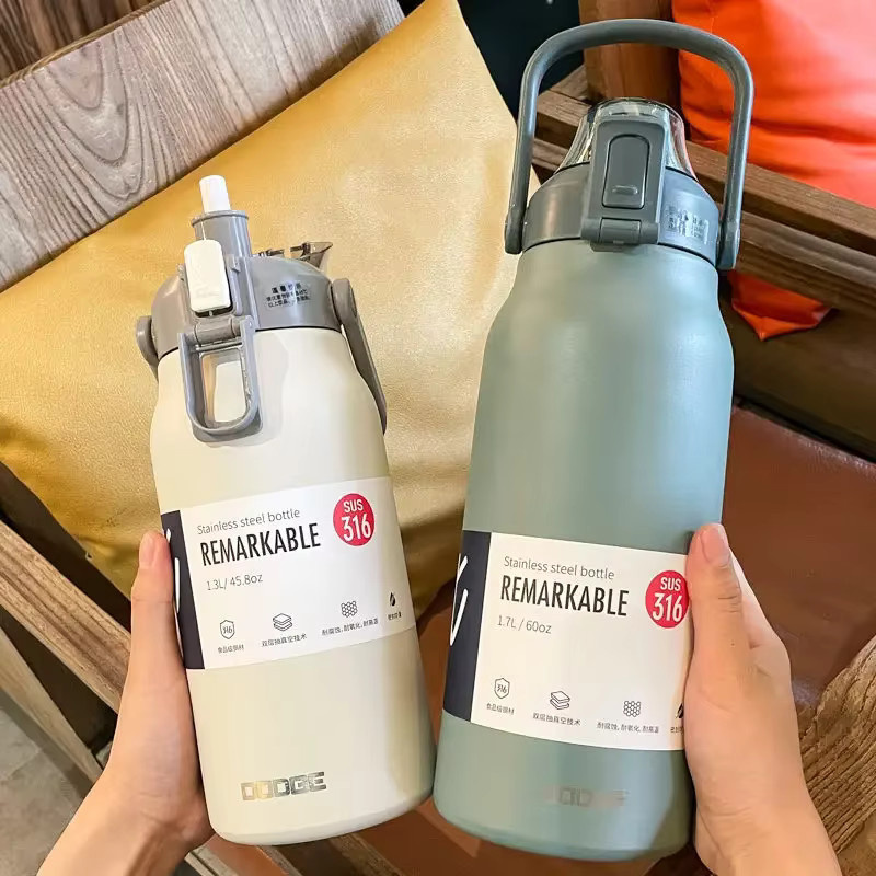 DODGE Thermo-Wasserflasche aus Edelstahl in Blau mit Strohhalm, 1300 ml - Bild 2