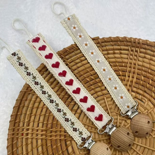 Baby Schnuller Kette mit Blumen Stickerei aus Stoff und Holz in Mehrfarbig - Bild 1