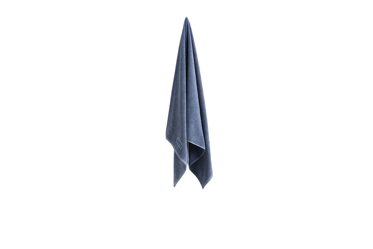 HAY Mono Badetuch aus Baumwolle in Blau, B/H: 70 x 140 cm - Bild 2