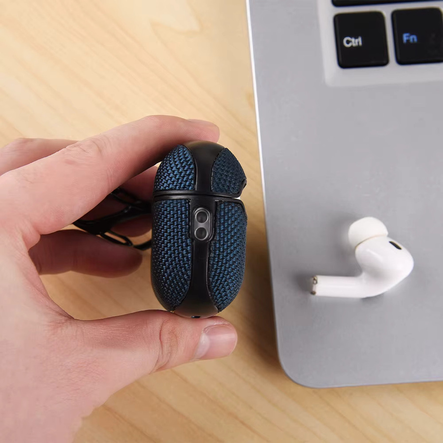 Nylonhülle für Apple AirPods Pro der 2., 3. und 4. Generation inklusive Reinigungsstift - Bild 2