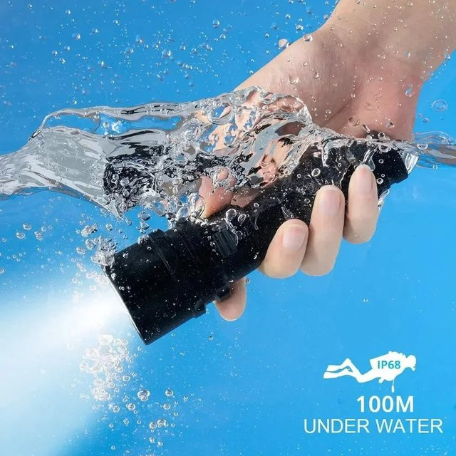 ESMARTER Professionelle Tauchlampe IP68 Wasserdicht in Schwarz mit 18650 Akku und Handschlaufe - Bild 1