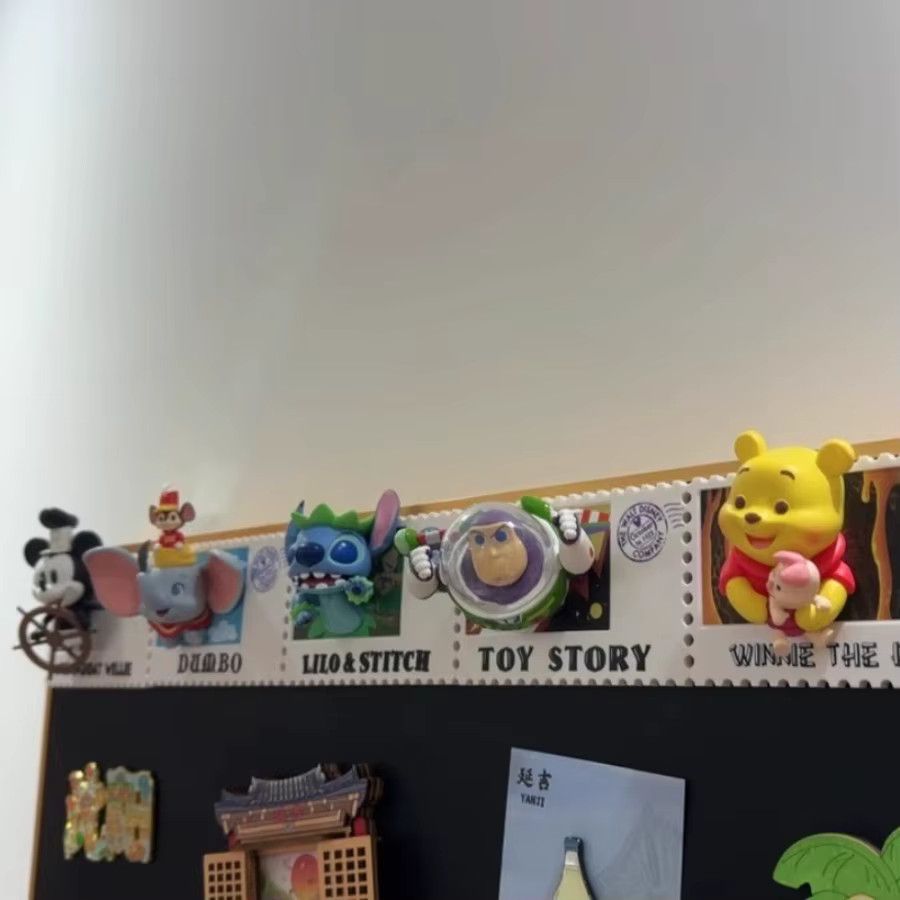 Disney Jubiläum Vintage Briefmarken Blind Box Kühlschrankmagnet mit Winnie The Pooh, Lilo & Stitch in Multicolor - Bild 2