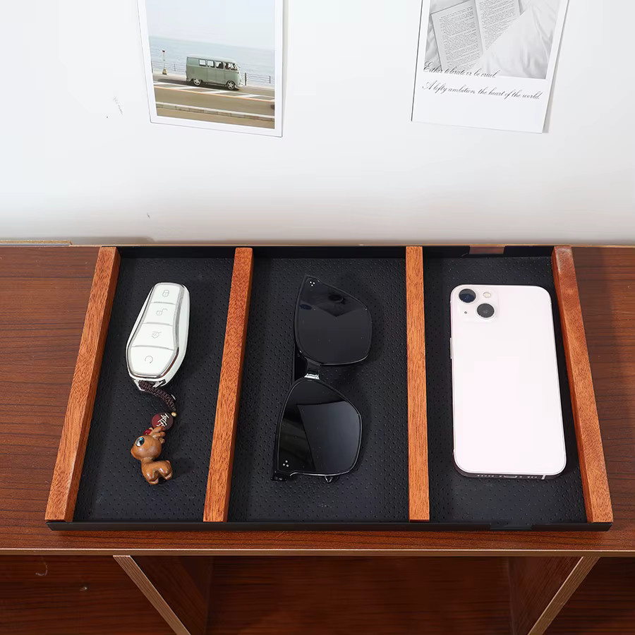 Magnetisches Aufbewahrungstablett aus Holz mit brauner Ledermatte, Schreibtisch-Organizer für Schlüssel, Handy und Schmuck, B/T: 35,0 x 21,0 cm - Bild 3