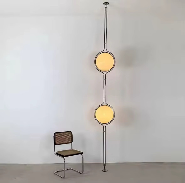 TAONUANSHU Moderne Minimalistische Stehlampe mit weißer Acryl-Kugel und Chrom-Metallgestell - Bild 2