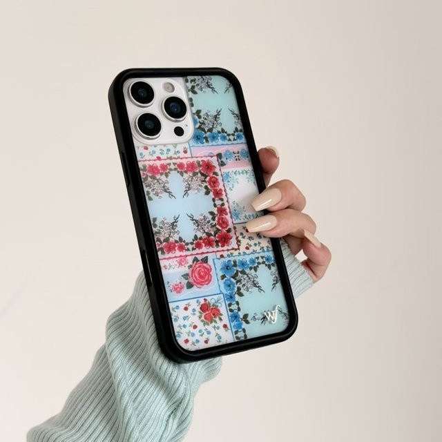 Wildflower Hwaion Handyhülle mit Blumenfeld Design für iPhone 12 bis 17 Pro Max Plus Air in Multicolour mit Stoffrückseite - Bild 1