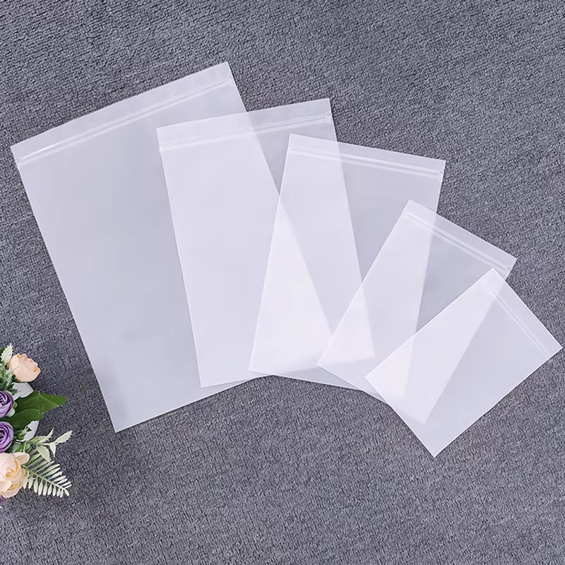 YISU Wiederverschließbare Ziplock-Beutel aus mattiertem Kunststoff in Transparent, Kleine Schmuckverpackungsbeutel und Kleidungsverpackung - Bild 3