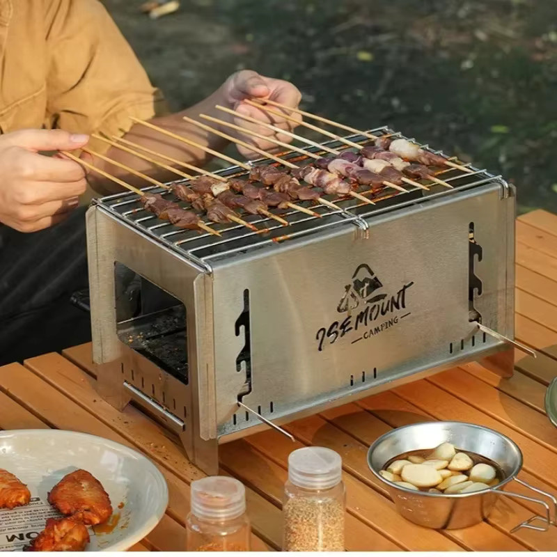 Tragbarer Outdoor-Holzofen aus Edelstahl in Silber mit abnehmbarem Grill als Campingkocher - Bild 2